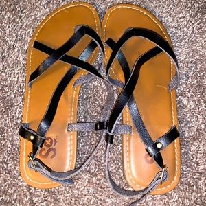 🖤 Black Strappy Sandals! 🖤